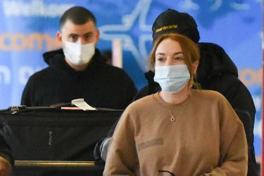 Lindsay Lohan et son petit ami Bader Shammas à l'aéroport de New York le 29 octobre 2021