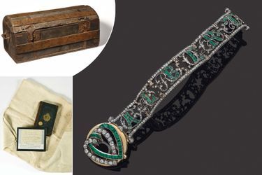Malle de voyage de sa suite et grande serviette utilisée par la reine Marie-Antoinette, et bracelet commandé par le futur roi Albert Ier de Saxe, lots de la vente aux enchères de la Maison Osenat du 24 mai 2020 à Versailles
