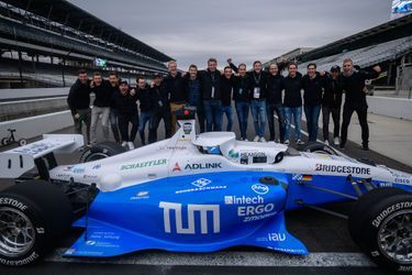 L'équipe TUM Autonomous Motorsport, victorieuse samedi à Indianapolis.
