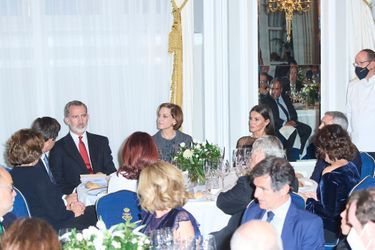 La reine Letizia et le roi Felipe VI d'Espagne à l’hôtel Mandarin Oriental Ritz à Madrid, le 26 octobre 2021