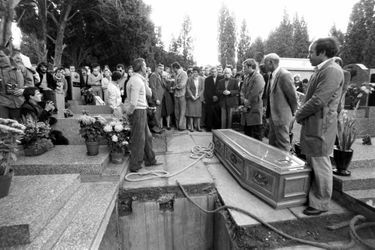 Ses funérailles au cimetière Le Py, le 31 octobre 1981.