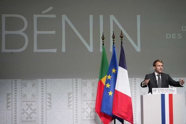 Emmanuel Macron a confirmé la restitution au Bénin de 26 oeuvres des trésors royaux d'Abomey, conservées jusqu'ici au musée du Quai Branly.