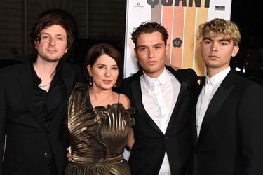 Sadie Frost, entourée de ses enfants Finlay, Rafferty et Rudy, à l'avant-première de son film «Quant» à Londres le 20 octobre 2021