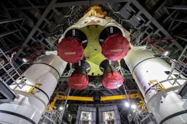 La Nasa a terminé l'assemblage, le 21 octobre 2021, de la fusée Space Launch System et du vaisseau spatial Orion pour la mission sans équipage Artemis I autour de la Lune.