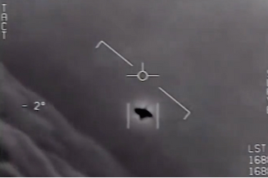 Un objet volant non identifiée filmé par un pilote de l'US Navy en janvier 2015.