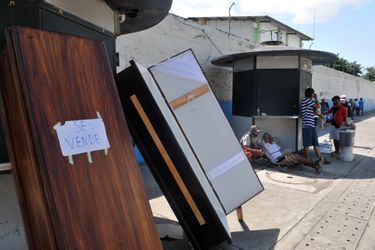 Des cercueils se vendent dans la rue. Le 25 avril 2020 à Guayaquil, en Equateur. 
