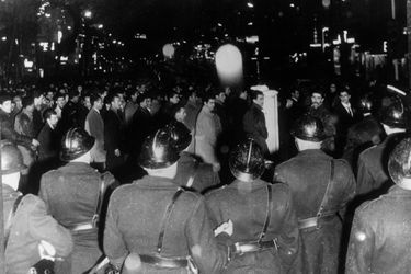 La manifestation des Algériens du 17 octobre 1961 sur les Grands Boulevards à Paris.