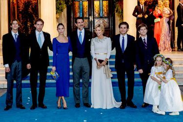 Le prince Pavlos de Grèce avec sa femme la princesse Marie-Chantal, leur fille la princesse Maria Olympia et leurs fils les princes Odysseas, Constantinos, Achileas et Aristidis à Athènes, le 23 octobre 2021