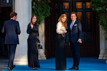 Les princesse Eugenie et Beatrice d'York avec leurs maris Jack Brooksbank et Edoardo Mapelli Mozzi à Athènes, le 23 octobre 2021