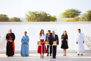 La reine Rania et le roi Abdallah II de Jordanie lors de la remise du prix Zayed 2022 pour la fraternité humaine à Abu Dhabi, le 26 février 2022 