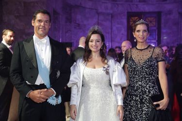 La princesse Romanov avec le duc et la duchesse d’Anjou : Louis-Alphonse de Bourbon, dit Louis XX, et son épouse, Maria Margarita.