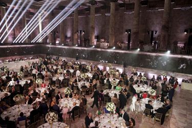Cinq cents invités pour le dîner de gala au musée d’Ethnographie.