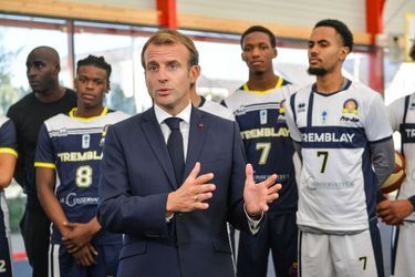 Emmanuel Macron a annoncé jeudi un "énorme coup d'accélérateur" pour "mettre le sport au coeur de la nation" d'ici aux JO-2024 de Paris avec la construction de 5.000 équipements de proximité. Un montant de 200 millions d'euros sera ainsi débloqué, dont 100 en 2022, a confirmé le chef de l'Etat, toujours pas candidat déclaré à la présidentielle de 2022, mais qui multiplie ces dernières semaines les annonces d'investissements.