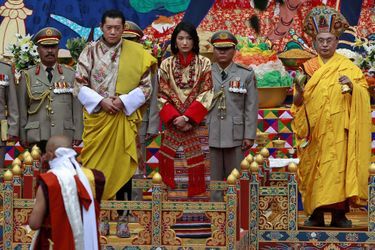 Le roi du Bhoutan Jigme Khesar Namgyel Wangchuck et Jetsun Pema, lors de la cérémonie bouddhiste de leur mariage, à Punakha le 13 octobre 2011
