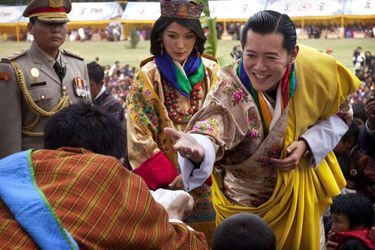Le roi du Bhoutan Jigme Khesar Namgyel Wangchuck et Jetsun Pema, le jour de leur mariage, à Punakha le 13 octobre 2011