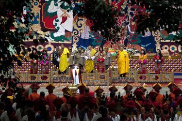 Le roi du Bhoutan Jigme Khesar Namgyel Wangchuck et Jetsun Pema, lors de la cérémonie de leur mariage, à Punakha le 13 octobre 2011
