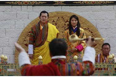 Le roi du Bhoutan Jigme Khesar Namgyel Wangchuck et la reine Jetsun Pema, à Thimphou le 15 octobre 2011