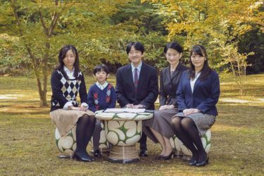 La princesse Mako du Japon avec ses parents, sa sœur et son frère, le 16 novembre 2013