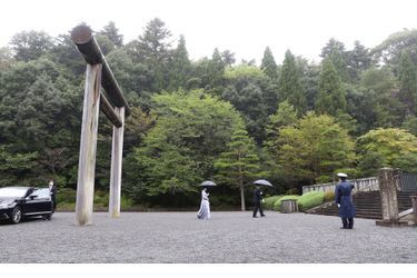 La princesse Mako du Japon au cimetière impérial Musashi à Hachioji qui abrite les mausolées de l'empereur Hirohito et de l'impératrice Nagako, le 12 octobre 2021