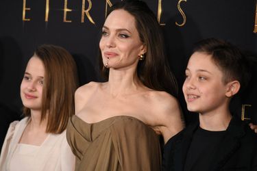 Angelina Jolie avec ses enfants Vivienne et Knox à l'avant-première du film «The Eternals» à Los Angeles le 18 octobre 2021