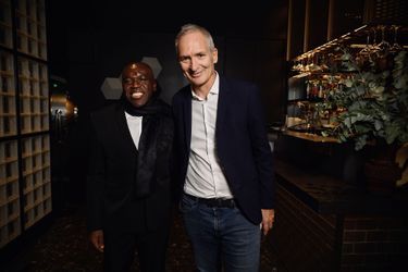 Wilfried Mbappé et Christian Jeanpierre au dîner de charité organisé par Breitling et Premiers de Cordée à la Samaritaine à Paris le 8 octobre 2021