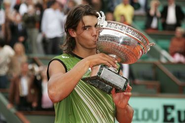 Rafael Nadal remporte son premier tournois du Grand Chelem en 2005 à Roland-Garros.