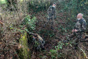 Les gendarmes sont à la recherche d'indices près de Cagnac-les-Mines (Tarn), où Delphine Jubillar a disparu depuis le 15 décembre dernier.