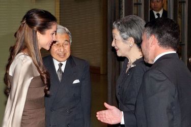 La reine Rania et le roi Abdallah II de Jordanie avec l&#039;impératrice Michiko et l&#039;empereur Akihito du Japon, le 21 décembre 2006