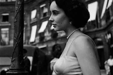 « Ce profil gracieux et pur est pour toute l'Amérique celui de la fiancée idéale. » - Paris Match n°66, 24 juin 1950