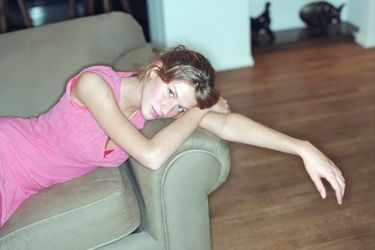La jeune Gisele Bündchen dans son appartement de New York, lors de son premier rendez-vous photo avec Paris Match en avril 2000.