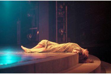 Hélène Ségara dans la comédie musicale « Notre Dame de Paris », sur la scène du Palais des Congrès, en octobre 1998.