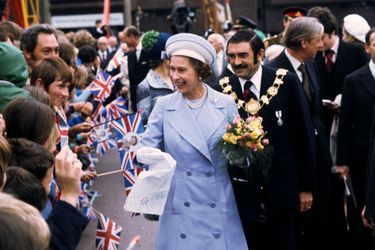 La reine Elizabeth II à Londres pour le Jubilé d'Argent (juin 1977) 