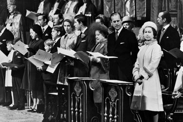 La reine Elizabeth II avec le prince Philip lors d'une cérémonie à Westminster pour leurs noces d'argent (septembre 1972)