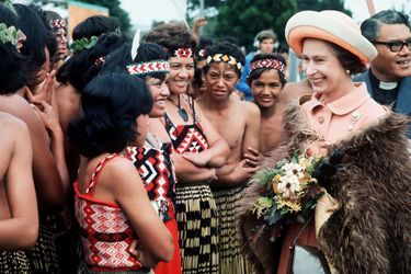 La reine Elizabeth II lors d'une visite en Nouvelle-Zélande, pour le Jubilé d'Argent (1977)