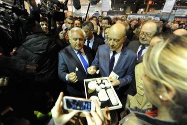 Alain Juppé et Jean-Pierre Raffarin étaient jeudi 3 mars au Salon de l'Agriculture, à Paris