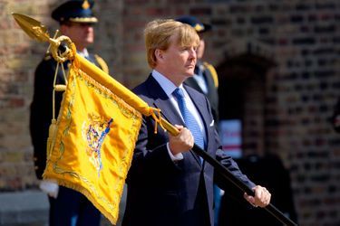 Ce mercredi 8 avril, le roi Willem-Alexander des Pays-Bas participait, à La Haye, à une cérémonie avec la police nationale<br />
.Chaque dimanche, le Royal Blog de Paris Match vous propose de voir ou revoir les plus belles photographies de la semaine royale.