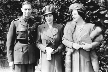 La princesse Elizabeth avec ses parents pour ses 18 ans, le 21 avril 1944