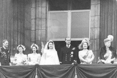La princesse Elizabeth et le prince Philip avec la famille royale britannique le jour de leur mariage, le 20 novembre 1947