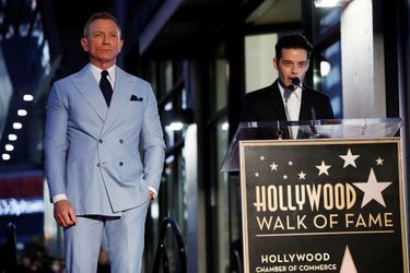 Daniel Craig (avec Rami Malek) lors de l&#039;inauguration de son étoile sur le Hollywood Walk of Fame à Los Angeles le 6 octobre 2021 