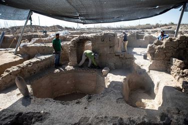 Dans le cadre de fouilles menées à Yavné, ville du sud israélien en pleine expansion, les archéologues ont exhumé au cours des deux dernières années un vaste site de production de vins datant de 1.500 ans. 