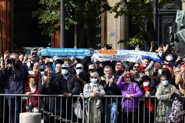 Les supporters de l&#039;OM à la sortie de la messe hommage à Paris, le 6 octobre 2021.