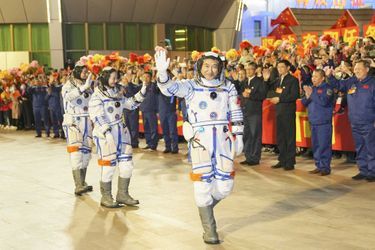 L'équipage de Shenzhou-13 va décoller depuis la base de Jiuquan dans le désert de Gobi (Nord-Ouest de la Chine) pour rejoindre Tianhe ("Harmonie céleste"), le seul module déjà en orbite sur les trois qui constitueront à terme la station spatiale chinoise.