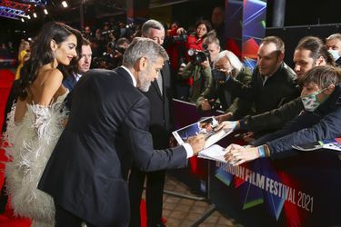 Amal et George Clooney à l&#039;avant-première du film «The Tender Bar» à Londres le 10 octobre 2021