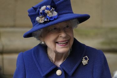 La reine Elizabeth II<br />
 a été vue mardi marchant avec une canne, utilisant pour la première fois cet accessoire lors d'un engagement public depuis 2004, lorsqu'elle avait subi une opération du genou. La reine de 95 ans, vêtue d'un ensemble bleu, manteau et chapeau assorti, assistait à une célébration à l'abbaye de Westminster à l'occasion du centenaire de la Royal British Legion, un organisme de soutien aux soldats et vétérans de l'armée britannique. 