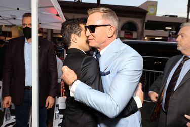 Daniel Craig (avec Rami Malek) lors de l'inauguration de son étoile sur le Hollywood Walk of Fame à Los Angeles le 6 octobre 2021 