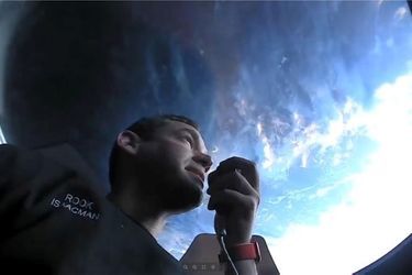 Les touristes de SpaceX dans l'espace.