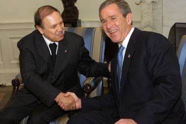 Abdelaziz Bouteflika et George W Bush en novembre 2001