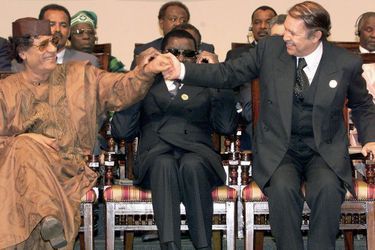 Abdelaziz Bouteflika et Mouammar Kadhafi en avril 2000