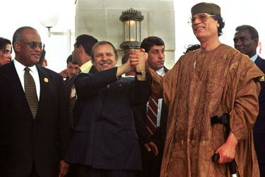Abdelaziz Bouteflika et Mouammar Kadhafi en juillet 1999