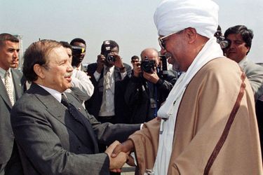 Abdelaziz Bouteflika et le président soudanais Omar el Béchir en mars 2000